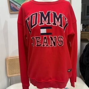 Vintage Tommy Hilfiger crewneck in perfect condition!
